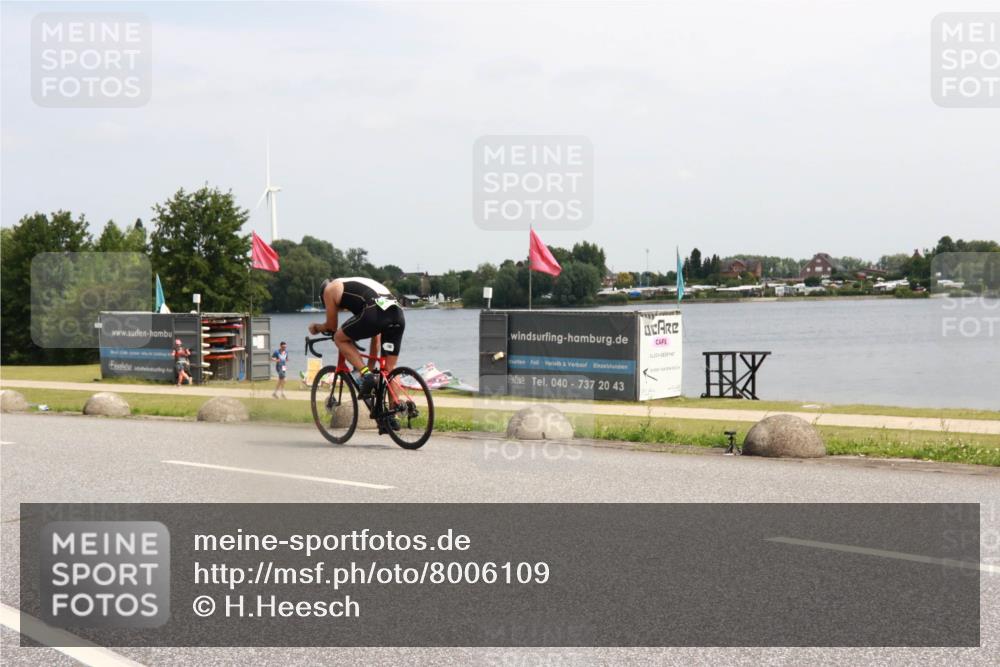21.06.2025 - 27. Vierlanden-Triathlon H.Heesch http://msf.ph/oto/8006109 15.06.2025 11:55:56 Radfahren 699, 779, 828 meine-sportfotos.de