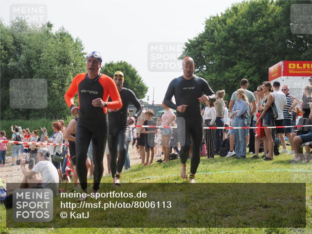 15.06.2025 - 27. Vierlanden-Triathlon KatJ http://msf.ph/oto/8006113 15.06.2025 10:05:18 Schwimmen 364, 382, 384, 393, 402, 422 meine-sportfotos.de