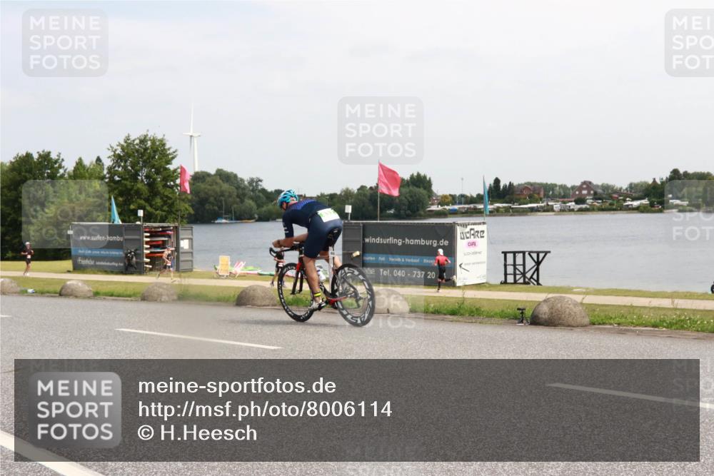21.06.2025 - 27. Vierlanden-Triathlon H.Heesch http://msf.ph/oto/8006114 15.06.2025 11:56:06 Radfahren 832 meine-sportfotos.de