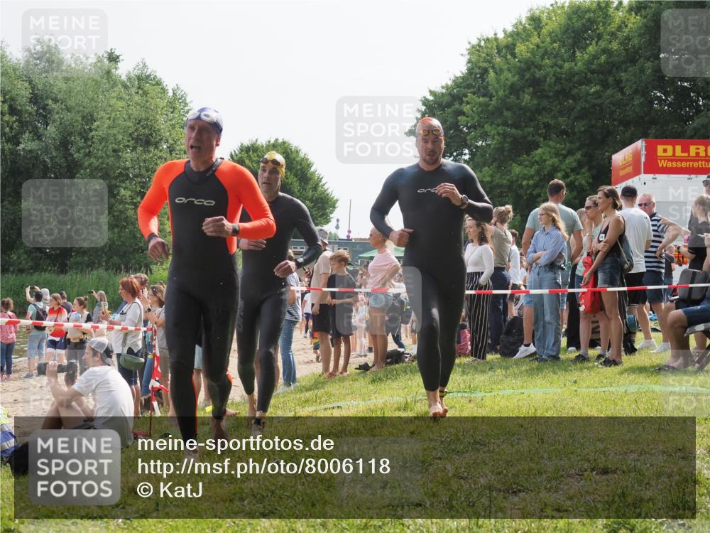 15.06.2025 - 27. Vierlanden-Triathlon KatJ http://msf.ph/oto/8006118 15.06.2025 10:05:18 Schwimmen 364, 382, 384, 393, 402, 422 meine-sportfotos.de
