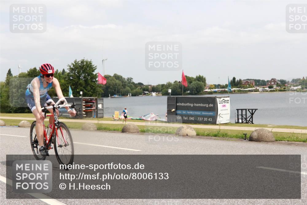 21.06.2025 - 27. Vierlanden-Triathlon H.Heesch http://msf.ph/oto/8006133 15.06.2025 12:05:04 Radfahren 673, 915 meine-sportfotos.de