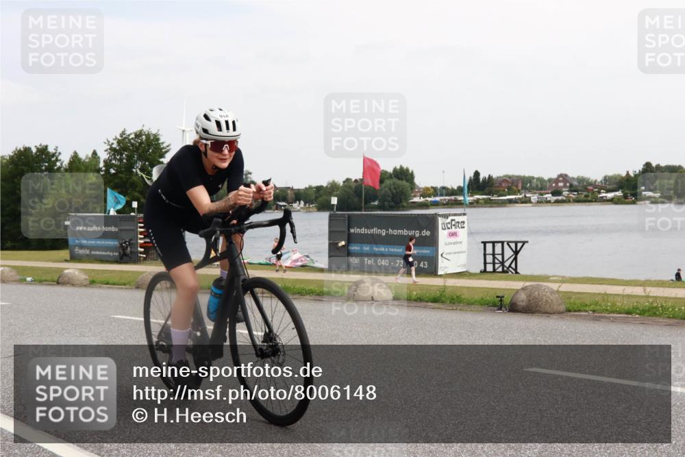 21.06.2025 - 27. Vierlanden-Triathlon H.Heesch http://msf.ph/oto/8006148 15.06.2025 11:56:25 Radfahren 830, 944 meine-sportfotos.de