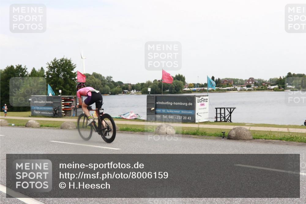 21.06.2025 - 27. Vierlanden-Triathlon H.Heesch http://msf.ph/oto/8006159 15.06.2025 11:56:39 Radfahren 888, 946 meine-sportfotos.de