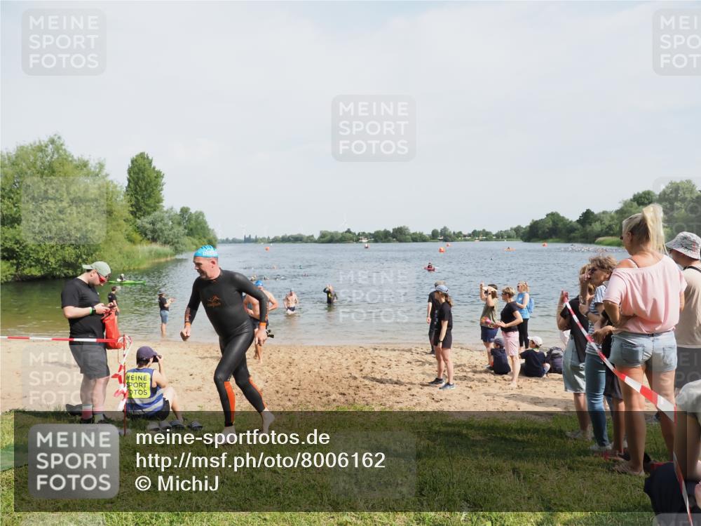 21.06.2025 - 27. Vierlanden-Triathlon MichiJ http://msf.ph/oto/8006162 15.06.2026 10:07:22 Schwimmen 374, 383, 414, 431, 459 meine-sportfotos.de