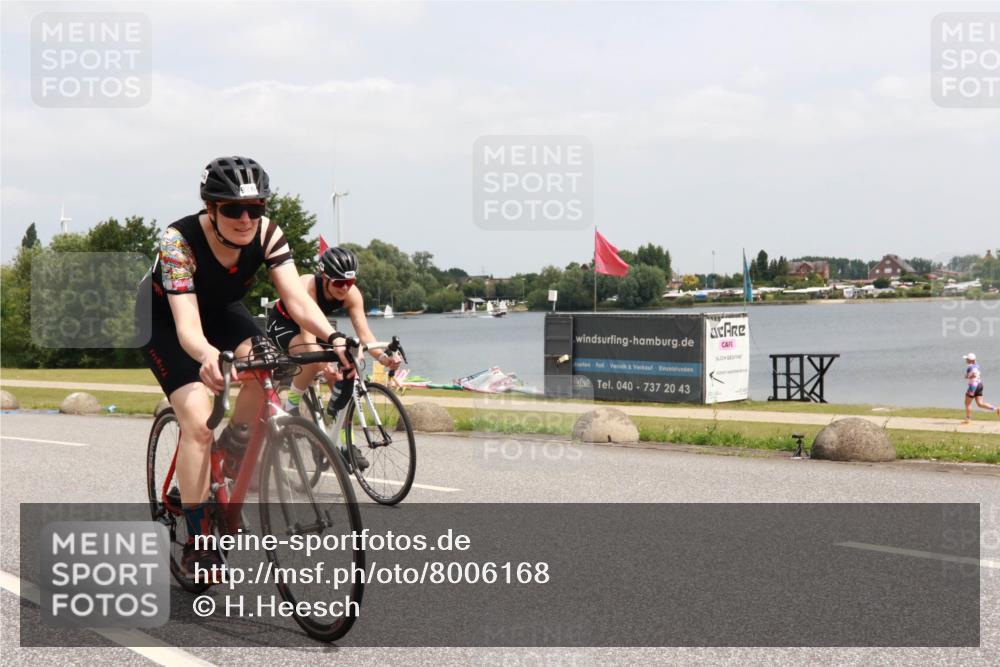 21.06.2025 - 27. Vierlanden-Triathlon H.Heesch http://msf.ph/oto/8006168 15.06.2025 12:05:14 Radfahren 671, 898, 927, 978 meine-sportfotos.de