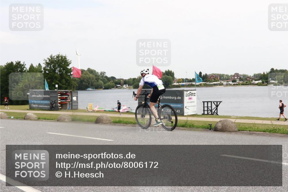 21.06.2025 - 27. Vierlanden-Triathlon H.Heesch http://msf.ph/oto/8006172 15.06.2025 11:56:56 Radfahren 209 meine-sportfotos.de