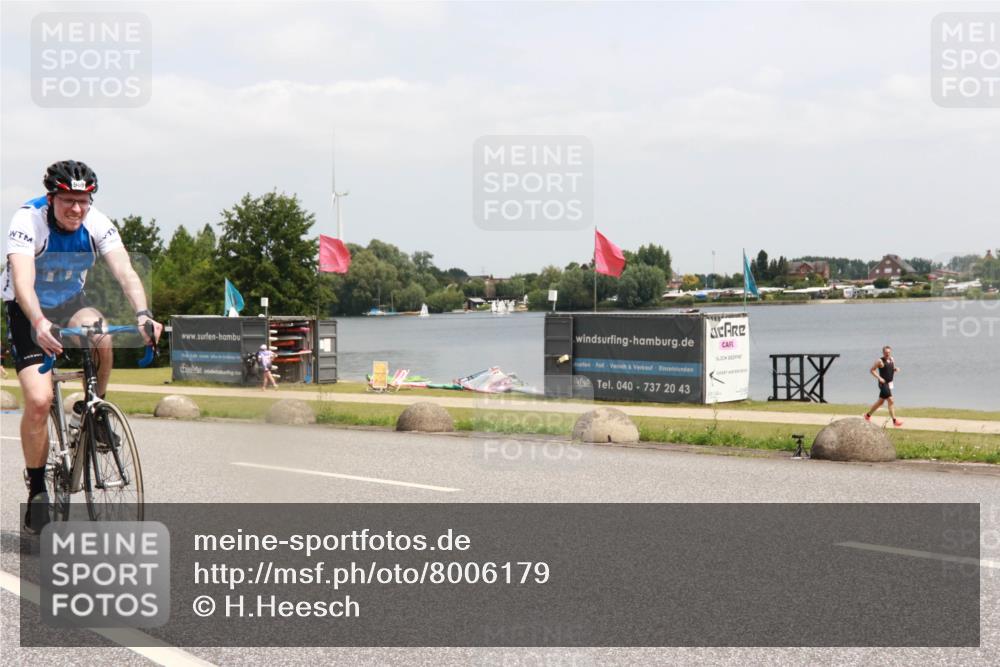 21.06.2025 - 27. Vierlanden-Triathlon H.Heesch http://msf.ph/oto/8006179 15.06.2025 12:05:24 Radfahren 969 meine-sportfotos.de