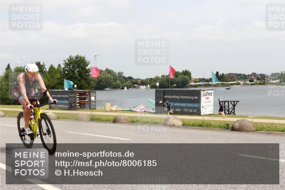 21.06.2025 - 27. Vierlanden-Triathlon H.Heesch http://msf.ph/oto/8006185 15.06.2025 12:05:27 Radfahren 931, 969 meine-sportfotos.de