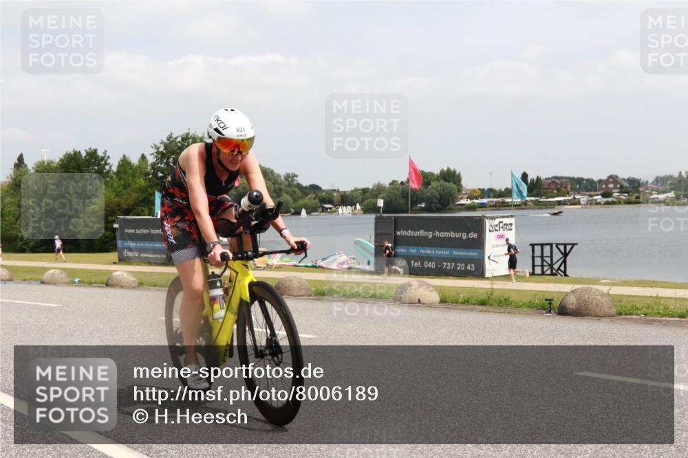 21.06.2025 - 27. Vierlanden-Triathlon H.Heesch http://msf.ph/oto/8006189 15.06.2025 12:05:28 Radfahren 931, 957, 969 meine-sportfotos.de