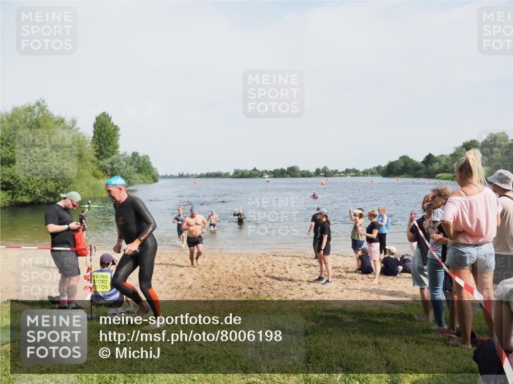 21.06.2025 - 27. Vierlanden-Triathlon MichiJ http://msf.ph/oto/8006198 15.06.2026 10:07:22 Schwimmen 374, 383, 414, 431, 459 meine-sportfotos.de