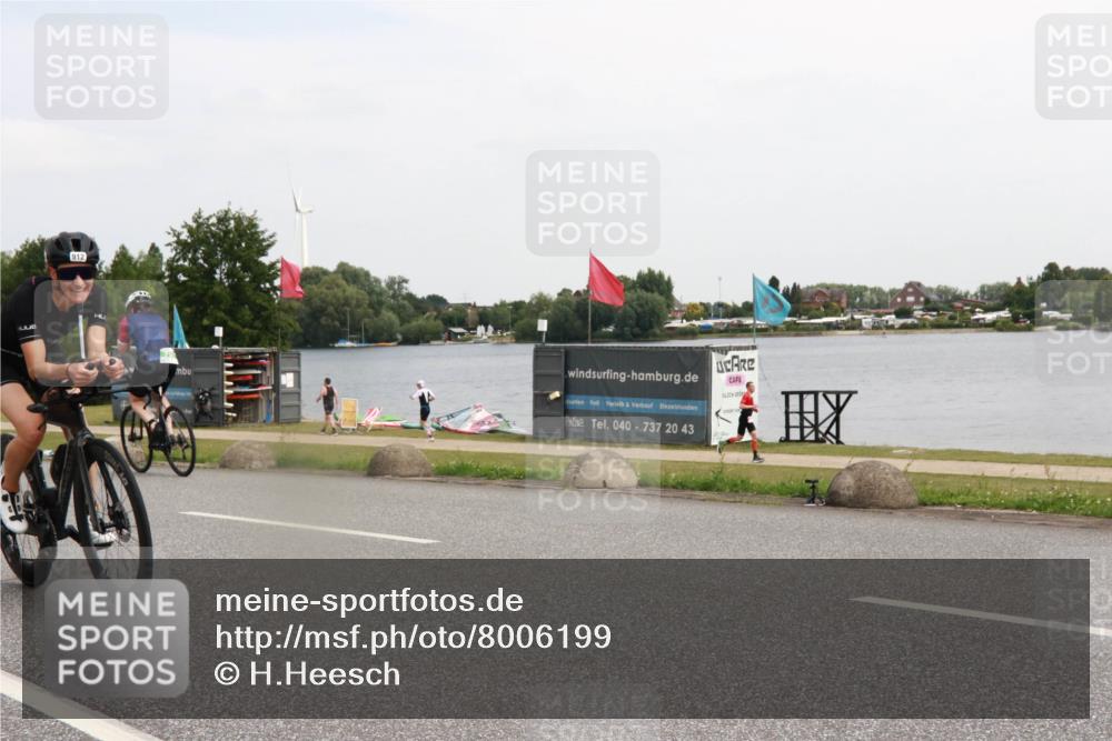 21.06.2025 - 27. Vierlanden-Triathlon H.Heesch http://msf.ph/oto/8006199 15.06.2025 11:57:10 Radfahren 670, 912 meine-sportfotos.de
