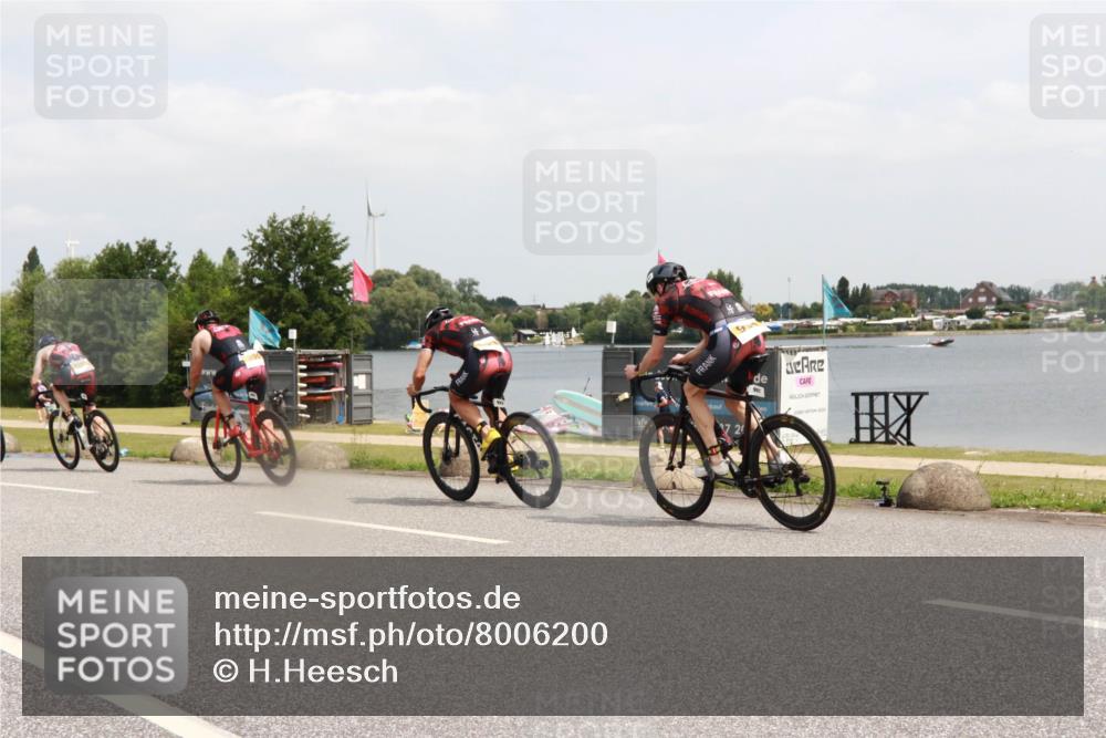 21.06.2025 - 27. Vierlanden-Triathlon H.Heesch http://msf.ph/oto/8006200 15.06.2025 12:05:29 Radfahren 931, 957, 969, 989, 990, 992 meine-sportfotos.de