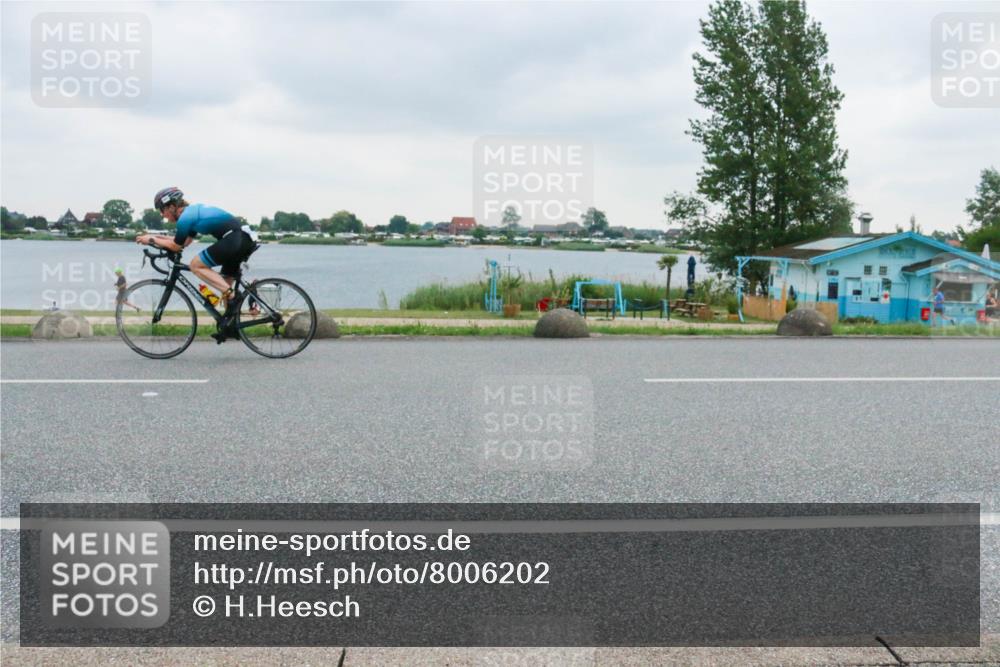 21.06.2025 - 27. Vierlanden-Triathlon H.Heesch http://msf.ph/oto/8006202 15.06.2025 13:11:08 Radfahren 1227, 1230 meine-sportfotos.de