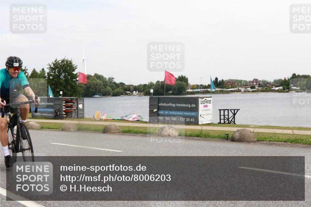 21.06.2025 - 27. Vierlanden-Triathlon H.Heesch http://msf.ph/oto/8006203 15.06.2025 11:57:19 Radfahren 653, 750 meine-sportfotos.de