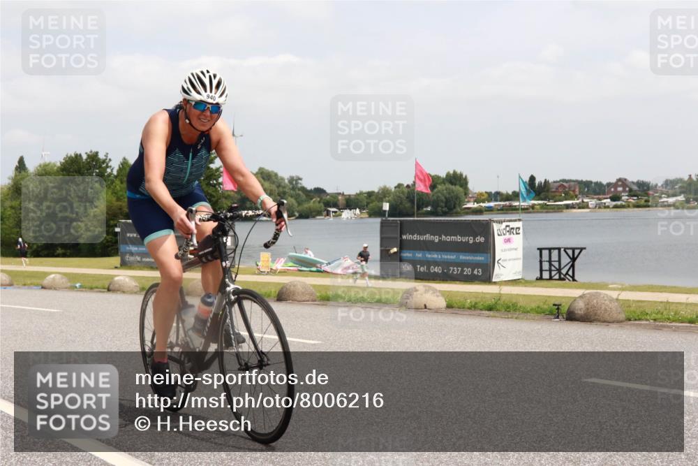 21.06.2025 - 27. Vierlanden-Triathlon H.Heesch http://msf.ph/oto/8006216 15.06.2025 12:05:38 Radfahren 891, 940, 991, 993 meine-sportfotos.de