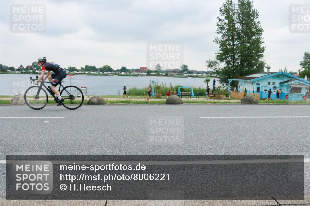 21.06.2025 - 27. Vierlanden-Triathlon H.Heesch http://msf.ph/oto/8006221 15.06.2025 13:11:27 Radfahren 1170 meine-sportfotos.de