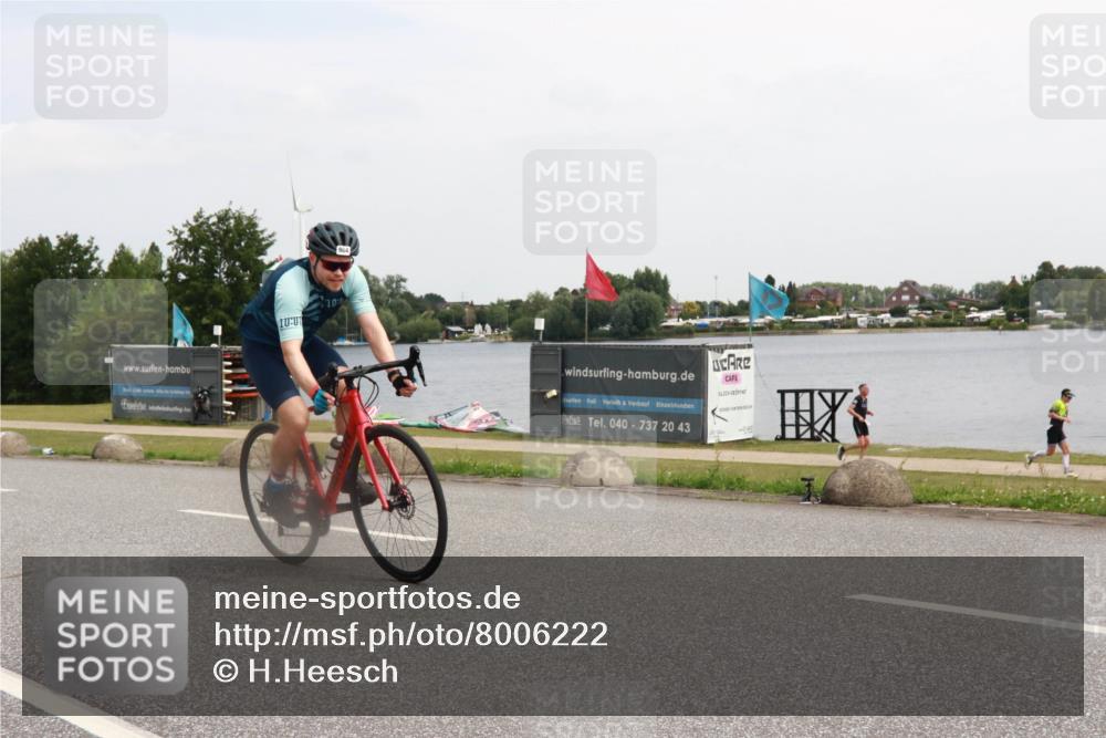 21.06.2025 - 27. Vierlanden-Triathlon H.Heesch http://msf.ph/oto/8006222 15.06.2025 11:57:31 Radfahren 673, 693, 911, 964 meine-sportfotos.de
