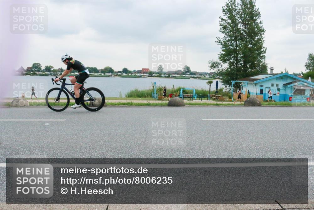 21.06.2025 - 27. Vierlanden-Triathlon H.Heesch http://msf.ph/oto/8006235 15.06.2025 13:11:31 Radfahren 1170, 1171 meine-sportfotos.de