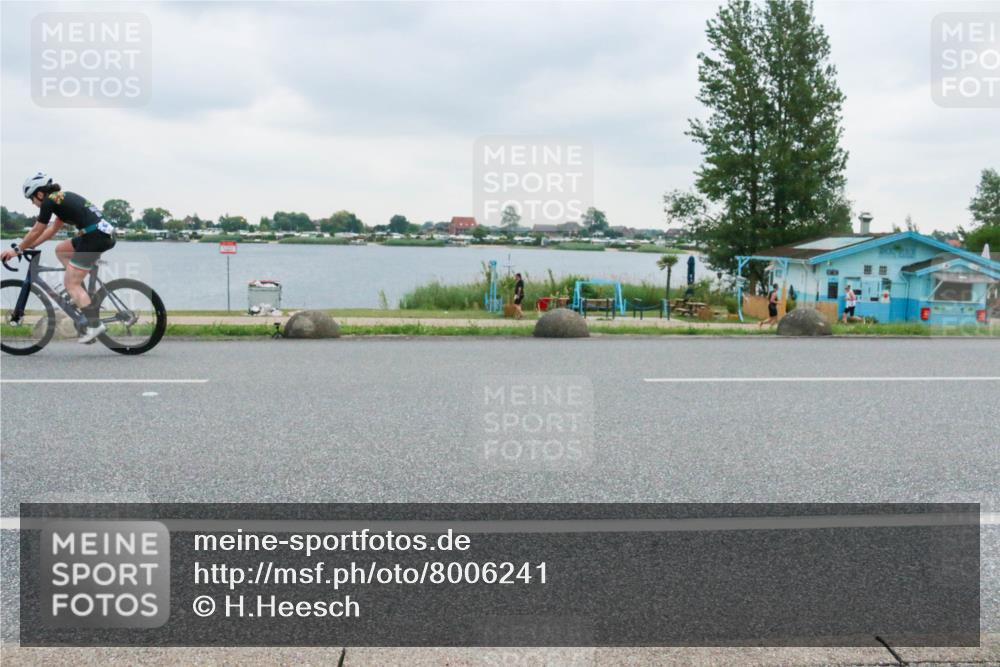 21.06.2025 - 27. Vierlanden-Triathlon H.Heesch http://msf.ph/oto/8006241 15.06.2025 13:11:31 Radfahren 1170, 1171 meine-sportfotos.de