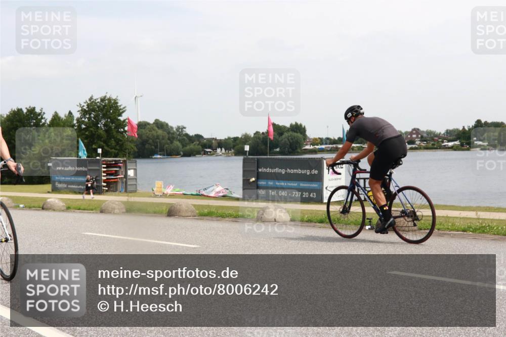 21.06.2025 - 27. Vierlanden-Triathlon H.Heesch http://msf.ph/oto/8006242 15.06.2025 11:57:39 Radfahren 655, 792, 798, 858 meine-sportfotos.de