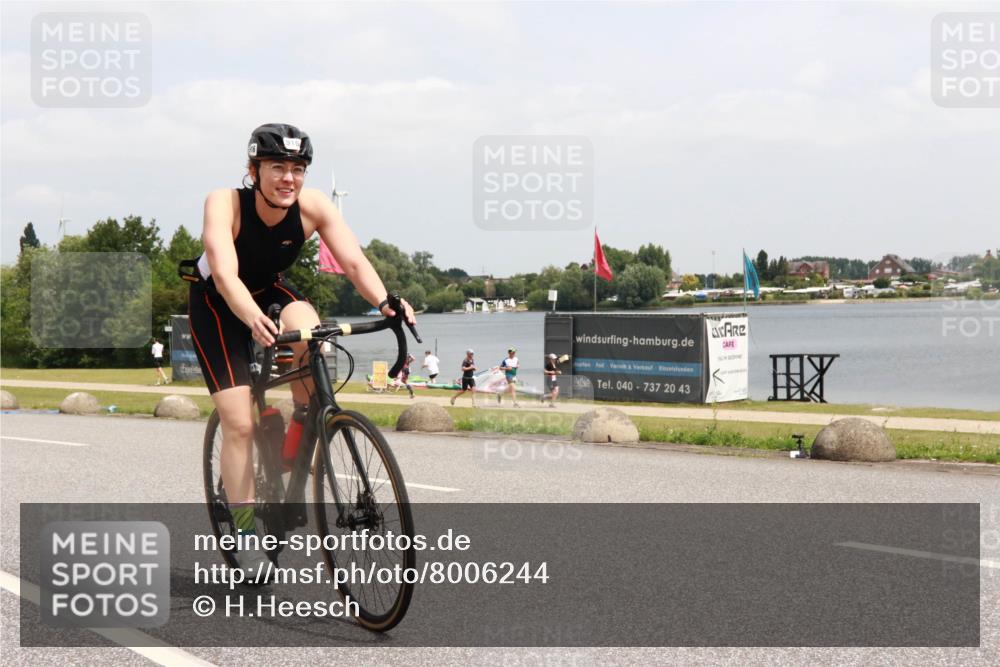 21.06.2025 - 27. Vierlanden-Triathlon H.Heesch http://msf.ph/oto/8006244 15.06.2025 12:05:54 Radfahren 945 meine-sportfotos.de