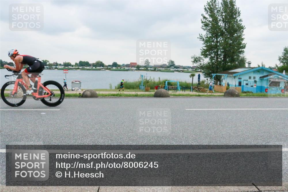 21.06.2025 - 27. Vierlanden-Triathlon H.Heesch http://msf.ph/oto/8006245 15.06.2025 13:11:42 Radfahren 1180 meine-sportfotos.de