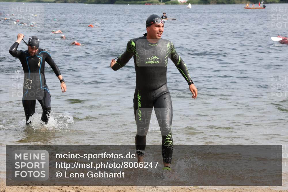 15.06.2025 - 27. Vierlanden-Triathlon Lena Gebhardt http://msf.ph/oto/8006247 15.06.2025 10:04:13 Schwimmen 411, 416, 426, 453, 464 meine-sportfotos.de