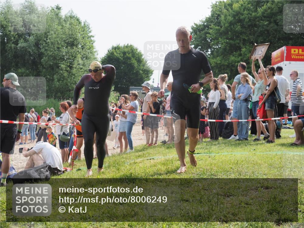 15.06.2025 - 27. Vierlanden-Triathlon KatJ http://msf.ph/oto/8006249 15.06.2025 10:05:26 Schwimmen 364, 382, 384, 393, 402, 409, 456 meine-sportfotos.de