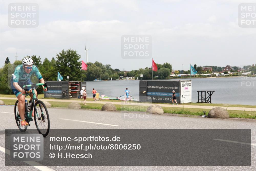21.06.2025 - 27. Vierlanden-Triathlon H.Heesch http://msf.ph/oto/8006250 15.06.2025 12:06:05 Radfahren 207 meine-sportfotos.de