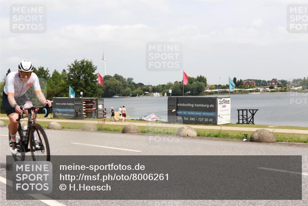 21.06.2025 - 27. Vierlanden-Triathlon H.Heesch http://msf.ph/oto/8006261 15.06.2025 12:06:09 Radfahren 207, 676 meine-sportfotos.de