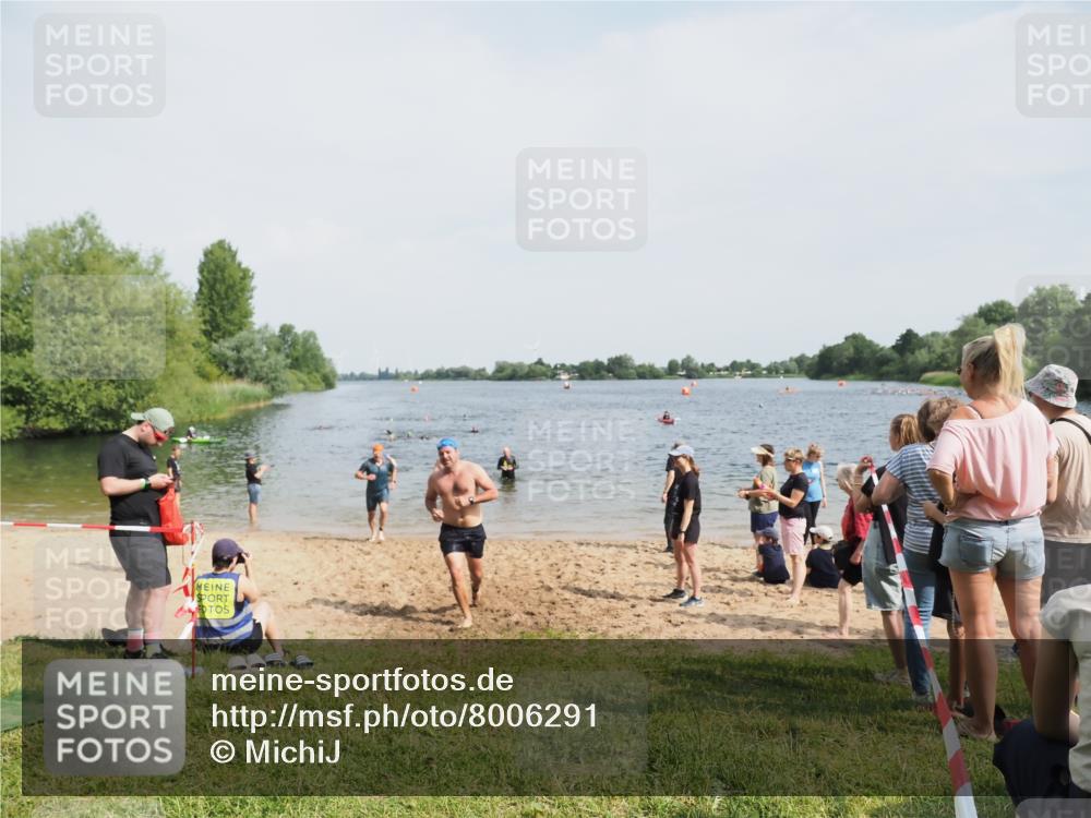 21.06.2025 - 27. Vierlanden-Triathlon MichiJ http://msf.ph/oto/8006291 15.06.2026 10:07:23 Schwimmen 374, 383, 414, 431, 459 meine-sportfotos.de