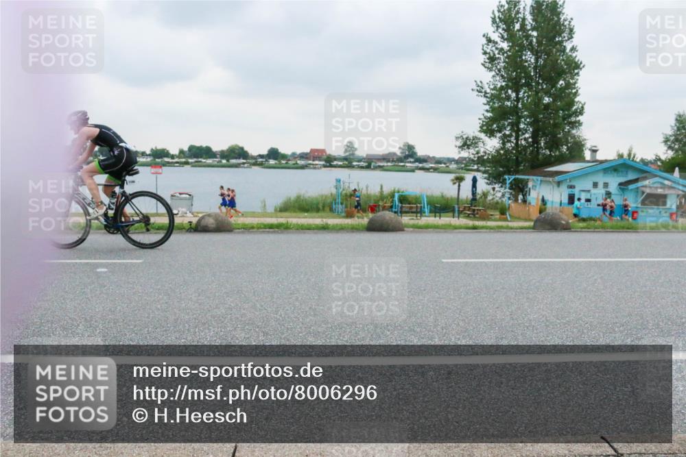 21.06.2025 - 27. Vierlanden-Triathlon H.Heesch http://msf.ph/oto/8006296 15.06.2025 13:12:22 Radfahren 1166 meine-sportfotos.de