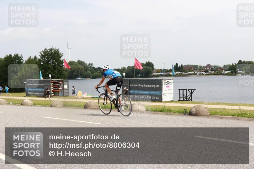 21.06.2025 - 27. Vierlanden-Triathlon H.Heesch http://msf.ph/oto/8006304 15.06.2025 11:57:58 Radfahren 952 meine-sportfotos.de