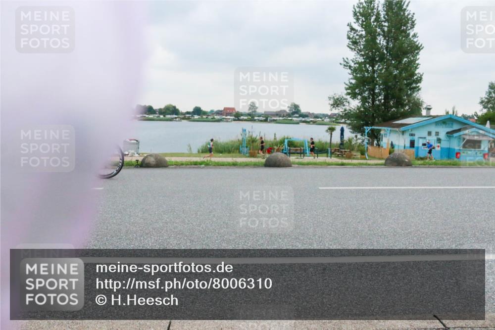 21.06.2025 - 27. Vierlanden-Triathlon H.Heesch http://msf.ph/oto/8006310 15.06.2025 13:12:47 Radfahren 1164, 1167 meine-sportfotos.de