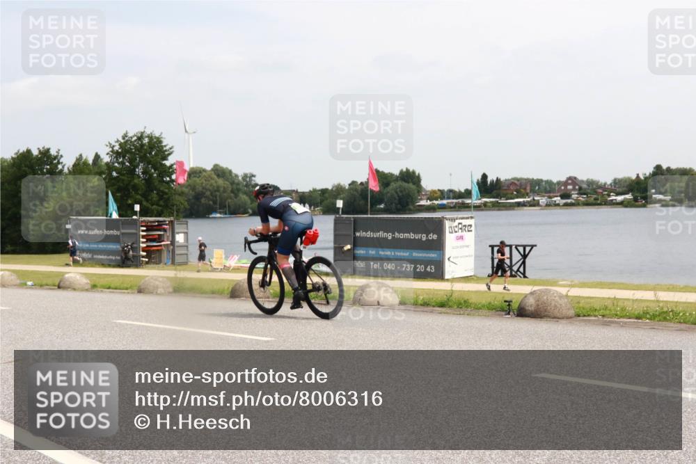 21.06.2025 - 27. Vierlanden-Triathlon H.Heesch http://msf.ph/oto/8006316 15.06.2025 11:58:00 Radfahren 248, 952 meine-sportfotos.de