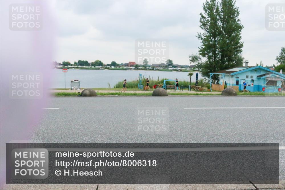 21.06.2025 - 27. Vierlanden-Triathlon H.Heesch http://msf.ph/oto/8006318 15.06.2025 13:12:47 Radfahren 1164, 1167 meine-sportfotos.de