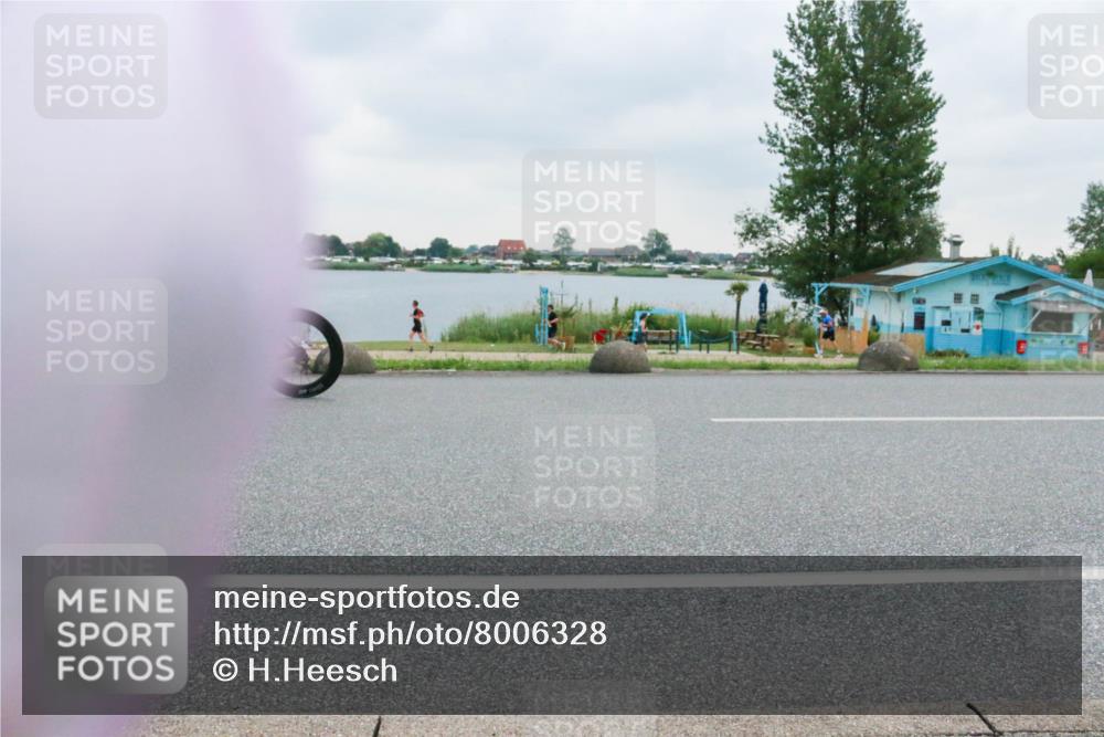 21.06.2025 - 27. Vierlanden-Triathlon H.Heesch http://msf.ph/oto/8006328 15.06.2025 13:12:49 Radfahren 1164, 1167 meine-sportfotos.de