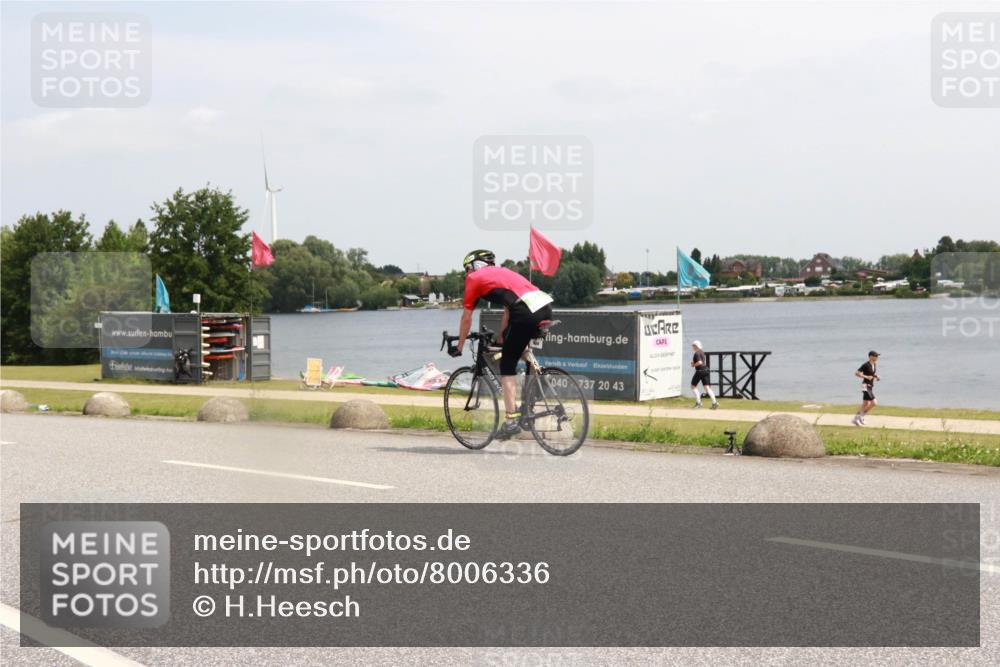 21.06.2025 - 27. Vierlanden-Triathlon H.Heesch http://msf.ph/oto/8006336 15.06.2025 11:58:13 Radfahren 671, 824 meine-sportfotos.de