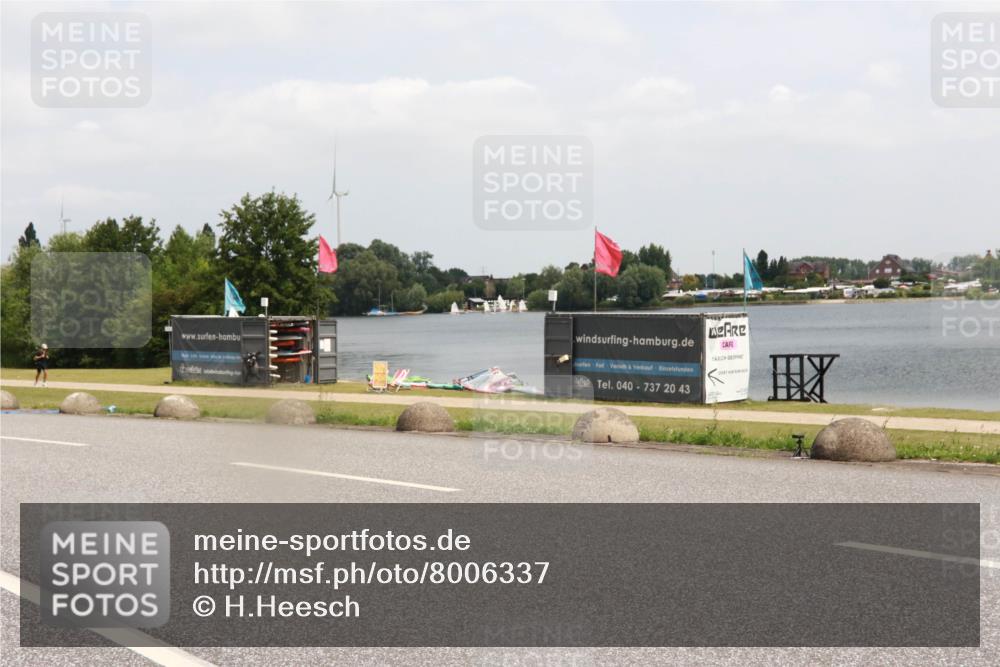21.06.2025 - 27. Vierlanden-Triathlon H.Heesch http://msf.ph/oto/8006337 15.06.2025 12:06:42 Radfahren 713 meine-sportfotos.de