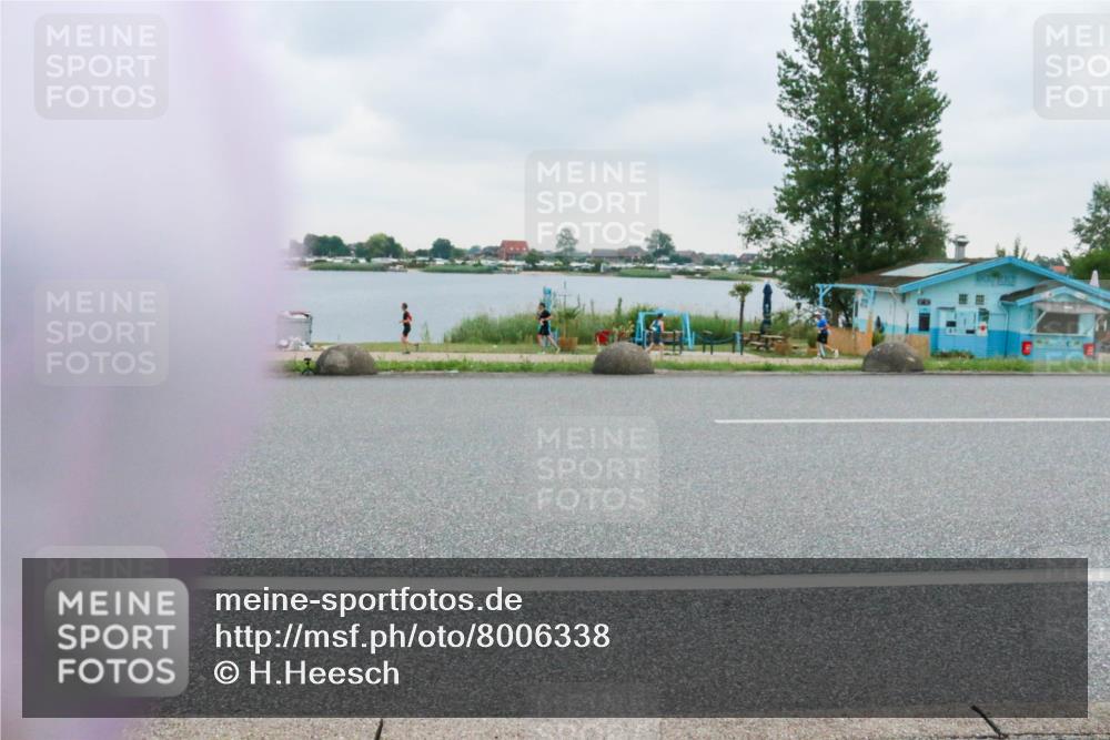 21.06.2025 - 27. Vierlanden-Triathlon H.Heesch http://msf.ph/oto/8006338 15.06.2025 13:12:49 Radfahren 1164, 1167 meine-sportfotos.de