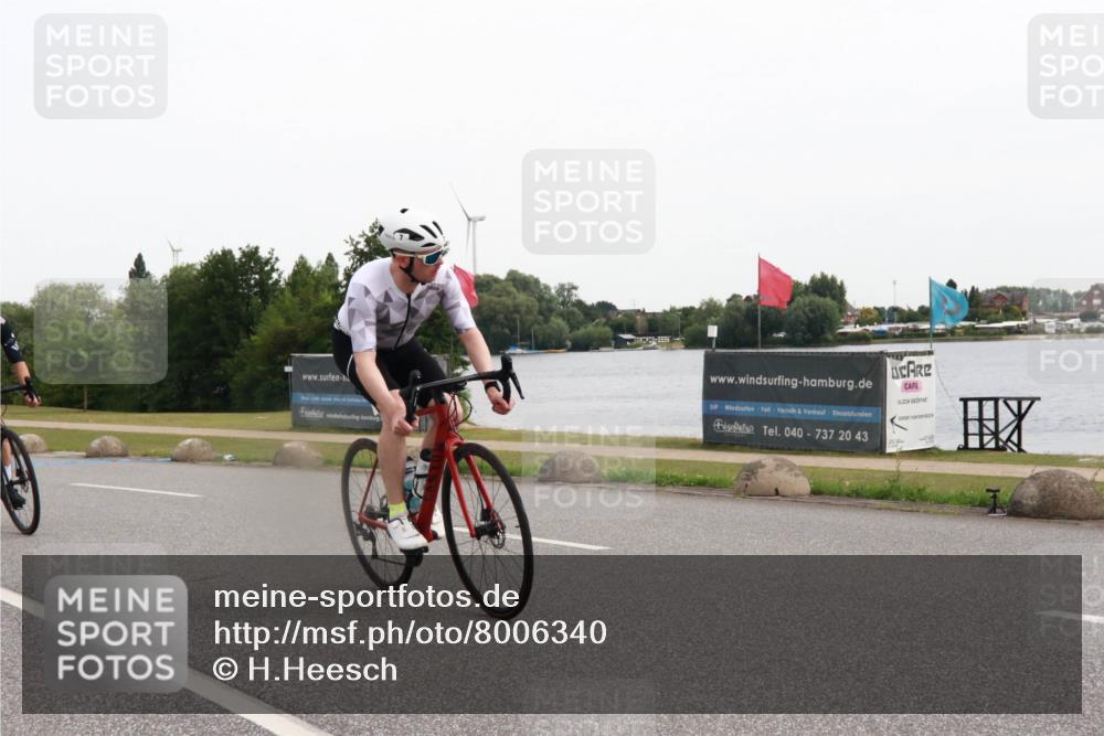 15.06.2025 - 27. Vierlanden-Triathlon H.Heesch http://msf.ph/oto/8006340 15.06.2025 10:38:27 Radfahren 7, 13, 88, 154, 218, 258 meine-sportfotos.de