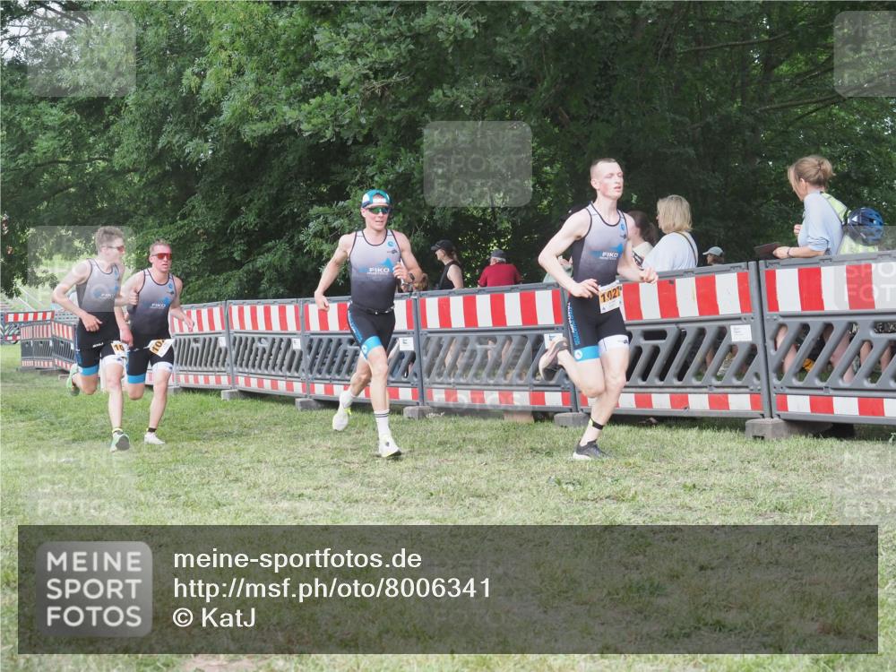21.06.2025 - 27. Vierlanden-Triathlon KatJ http://msf.ph/oto/8006341 15.06.2025 12:59:25 Ziel 851, 1024, 1025, 1026, 1027 meine-sportfotos.de