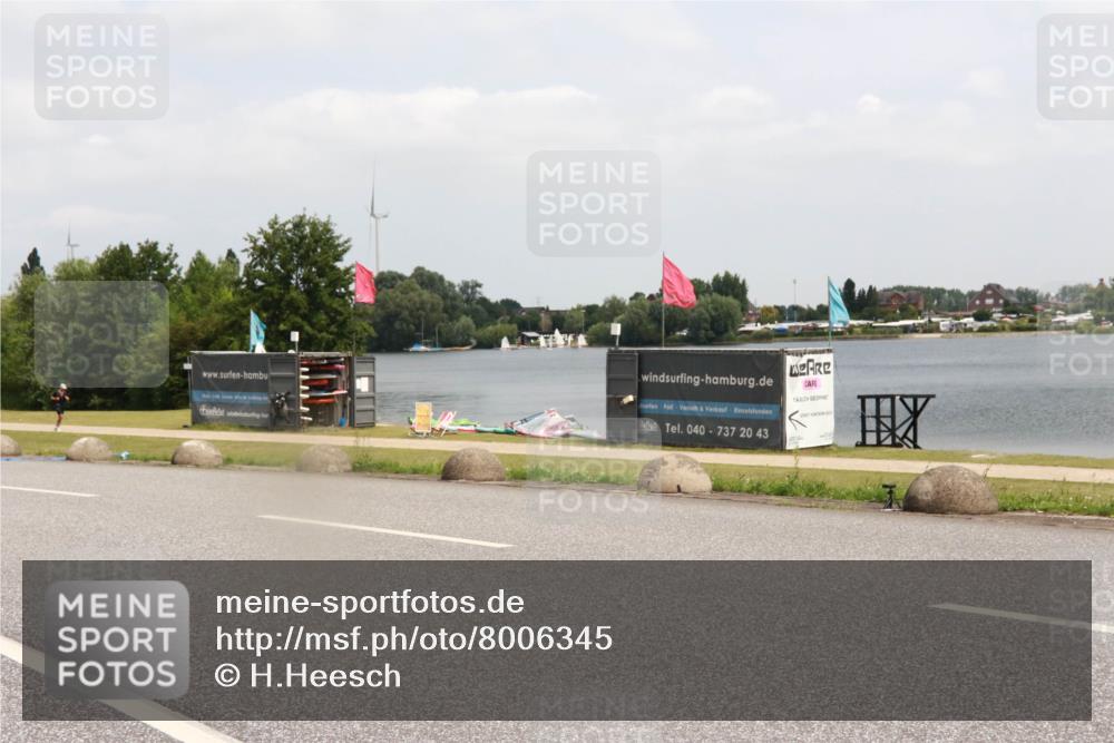 21.06.2025 - 27. Vierlanden-Triathlon H.Heesch http://msf.ph/oto/8006345 15.06.2025 12:06:42 Radfahren 713 meine-sportfotos.de