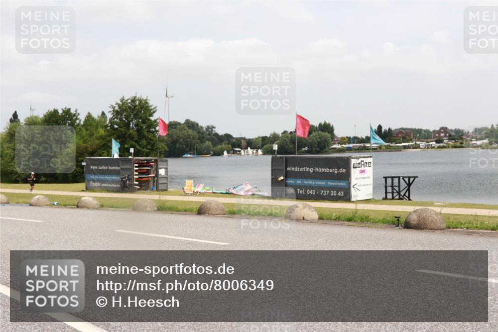 21.06.2025 - 27. Vierlanden-Triathlon H.Heesch http://msf.ph/oto/8006349 15.06.2025 12:06:42 Radfahren 713 meine-sportfotos.de