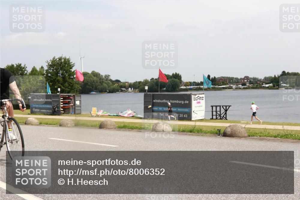 21.06.2025 - 27. Vierlanden-Triathlon H.Heesch http://msf.ph/oto/8006352 15.06.2025 11:58:14 Radfahren 671, 824 meine-sportfotos.de