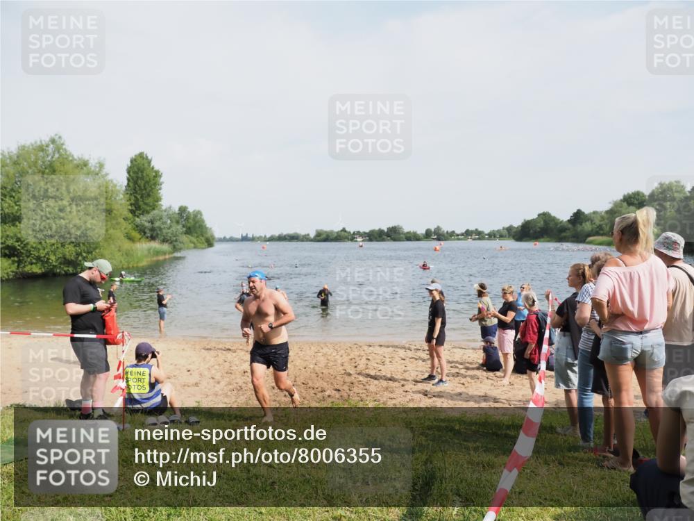 21.06.2025 - 27. Vierlanden-Triathlon MichiJ http://msf.ph/oto/8006355 15.06.2026 10:07:24 Schwimmen 374, 383, 391, 414, 431, 459 meine-sportfotos.de