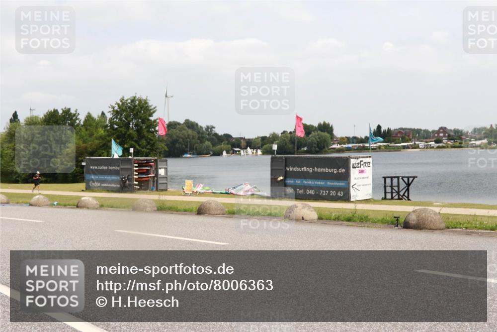 21.06.2025 - 27. Vierlanden-Triathlon H.Heesch http://msf.ph/oto/8006363 15.06.2025 12:06:43 Radfahren 713 meine-sportfotos.de