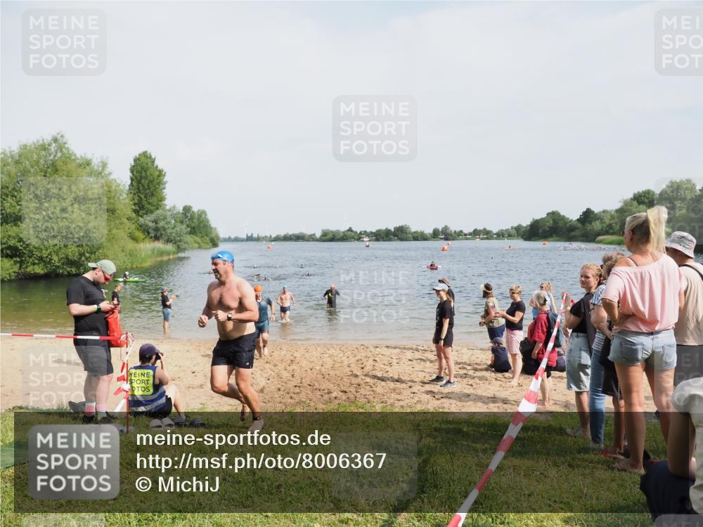 21.06.2025 - 27. Vierlanden-Triathlon MichiJ http://msf.ph/oto/8006367 15.06.2026 10:07:25 Schwimmen 374, 383, 391, 414, 431 meine-sportfotos.de