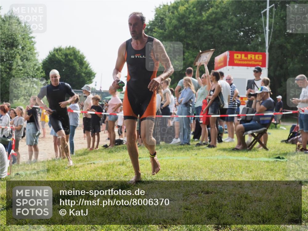 15.06.2025 - 27. Vierlanden-Triathlon KatJ http://msf.ph/oto/8006370 15.06.2025 10:05:29 Schwimmen 393, 402, 409, 456 meine-sportfotos.de