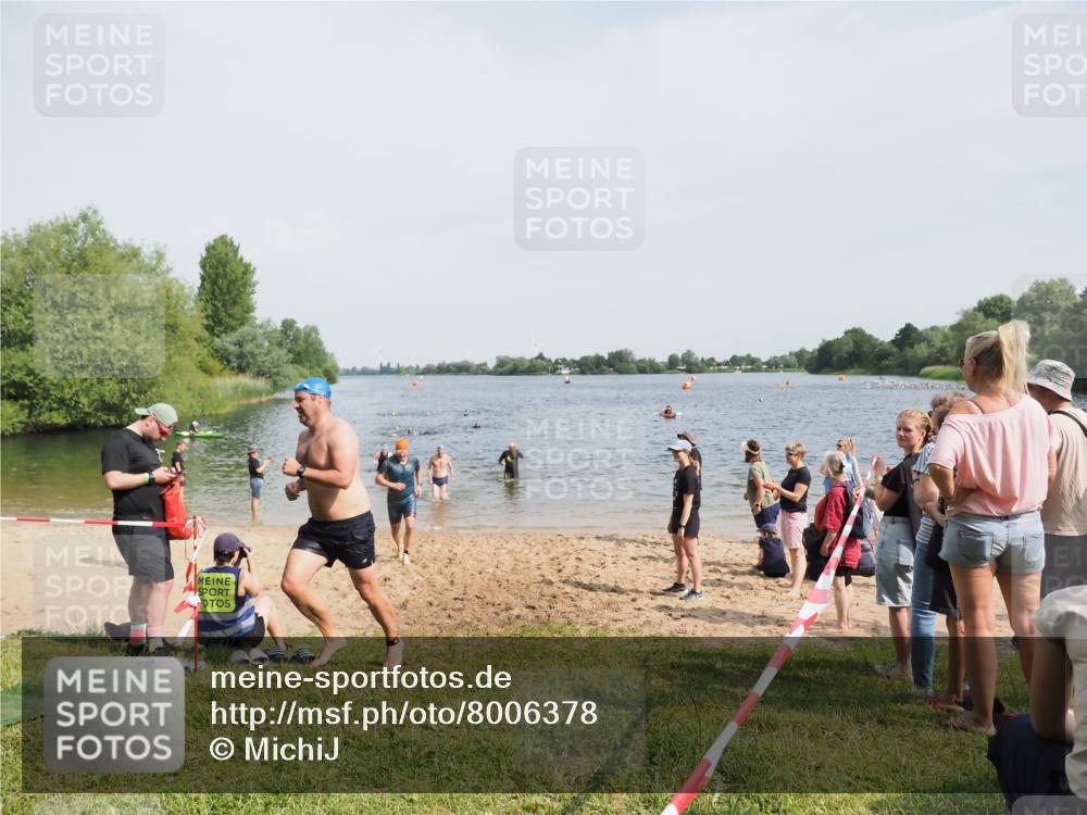 21.06.2025 - 27. Vierlanden-Triathlon MichiJ http://msf.ph/oto/8006378 15.06.2026 10:07:25 Schwimmen 374, 383, 391, 414, 431 meine-sportfotos.de